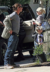 Pictures of Gwen Stefani, Gavin Rossdale, Zuma Rossdale, and Kingston Rossdale on Super Bowl Sunday in LA Pictures of Gwen Stefani, Gavin Rossdale, Zuma Rossdale, and Kingston Rossdale on Super Bowl Sunday in LA