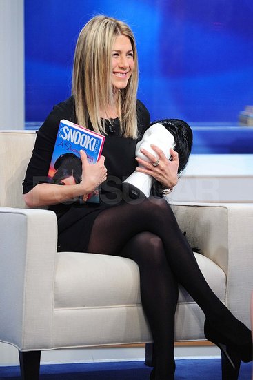 Pictures of Jennifer Aniston on The Early Show Talking About Just Go With It