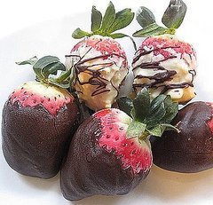 Sugar Shout Out: Treat Your Sweetie to Chocolate Dipped Strawberries!