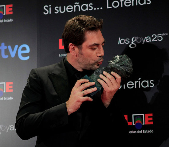 Pictures-Javier-Bardem-Accepting-His-2011-Goya-Award-Biutiful.jpg