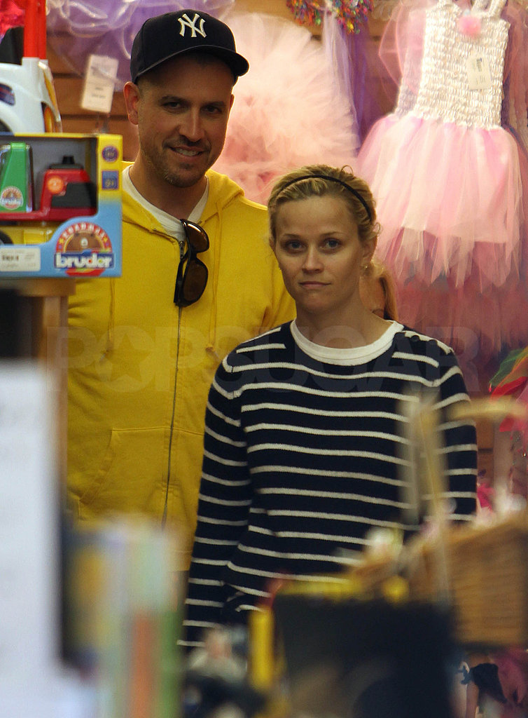 Reese Witherspoon Goes Casual With Jim For Ice Cream and Shopping Reese Witherspoon Goes Casual With Jim For Ice Cream and Shopping