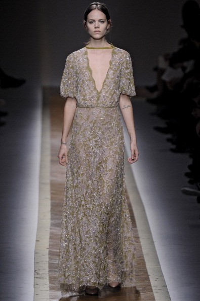 Fall 2011 Paris Fashion Week: Valentino 2011-03-08 14:50:46 Fall 2011 Paris Fashion Week: Valentino 2011-03-08 14:50:46