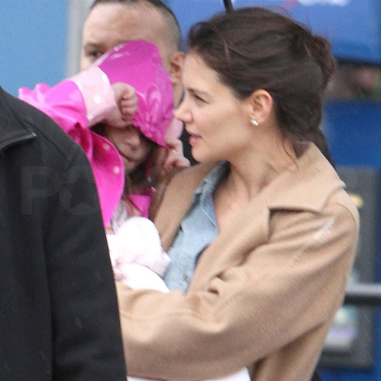 Katie Holmes and Suri Cruise Make Their Way Around Rainy NYC Katie Holmes and Suri Cruise Make Their Way Around Rainy NYC