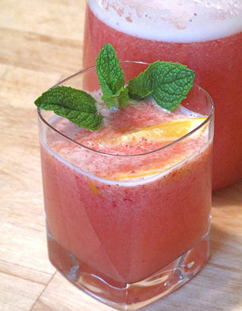 Sparkling Strawberry Cocktail Sparkling Strawberry Cocktail