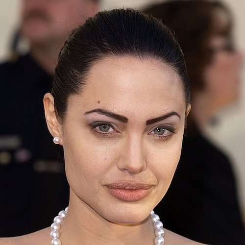 At the 2002 Golden Globes, Angelina tried light-colored lipstick yet again, but this time with a much-talked about bold eyebrow look.
At the 2002 Golden Globes, Angelina tried light-colored lipstick yet again, but this time with a much-talked about bold eyebrow look.