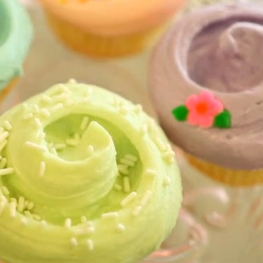 Easy Ways to Frost Cupcakes
