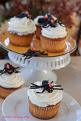 Caught You In My Web with Apple-Pumpkin Cupcakes