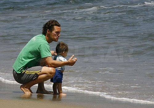In May 2009, Matthew McConaughey took baby Levi to the beach in LA.
In May 2009, Matthew McConaughey took baby Levi to the beach in LA.