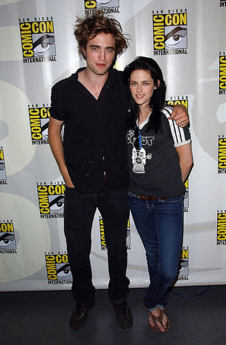 Robert Pattinson and Kristen Stewart posed together in jeans while in San Diego for Comic-Con in July 2008.
Robert Pattinson and Kristen Stewart posed together in jeans while in San Diego for Comic-Con in July 2008.