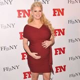 Pregnant Jessica Simpson on Red Carpet For Footwear News (Video)