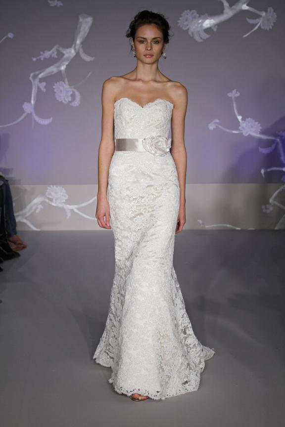 Lace mermaid wedding dresses bring the new rule in the fashion world for 