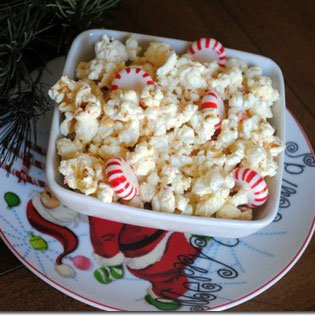 White Chocolate Peppermint Popcorn Recipe For the Holidays