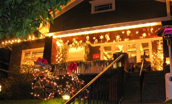 Don't just decorate the house — deck out your cruiser bike as well.
Source
Don't just decorate the house — deck out your cruiser bike as well.
Source
