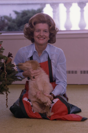 Betty Ford cooked up a bundle full of cute with this Christmas Golden Retriever puppy.
Source: Gerald R. Ford Presidential Library
Betty Ford cooked up a bundle full of cute with this Christmas Golden Retriever puppy.
Source: Gerald R. Ford Presidential Library