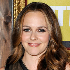 Alicia Silverstone Joining Suburgatory Cast