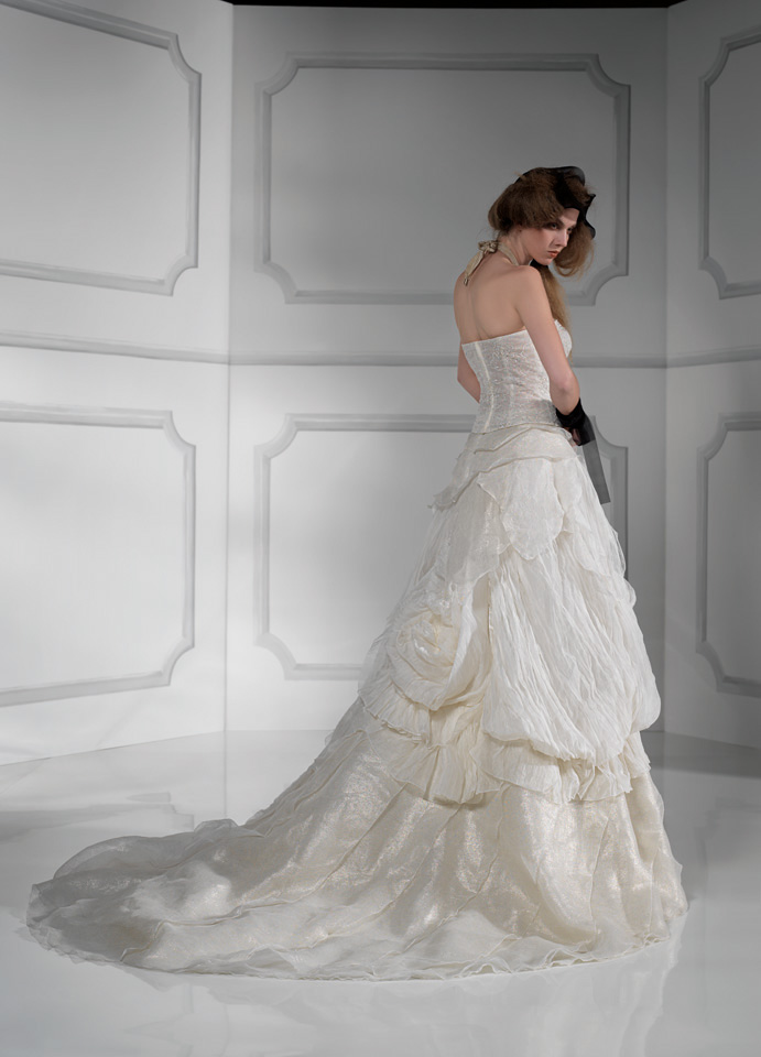 Beautiful wedding gowns by Giovanna Sbiroli