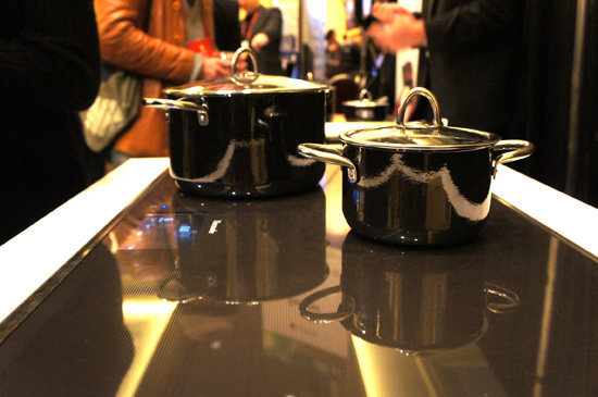 World's First Full-Surface Touchscreen Stovetop 