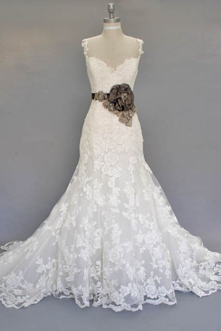 This delicate lace ensemble is timeless and elegant, love the simple straps!