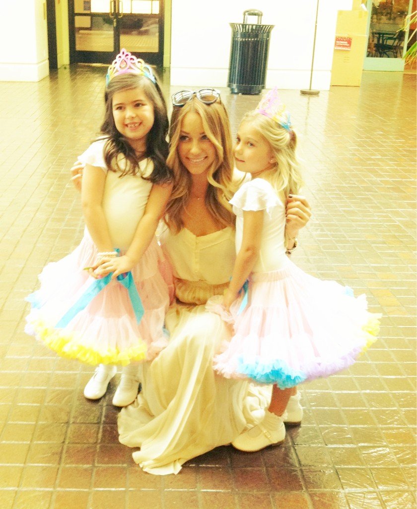 Lauren posted a photo after she met the "Super Bass" girls in LA.
Source: Twitter user laurenconrad
Lauren posted a photo after she met the "Super Bass" girls in LA.
Source: Twitter user laurenconrad
