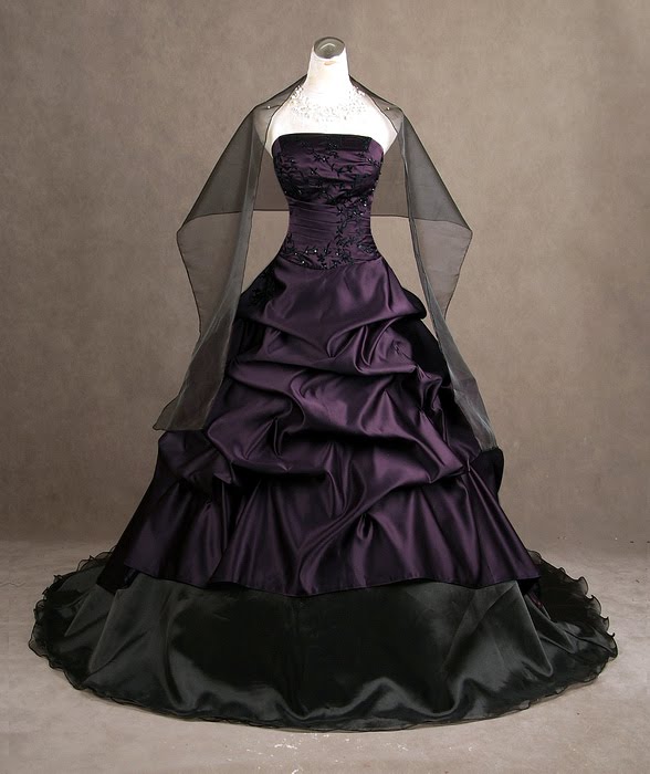 Gothic wedding dresses show the romantic side