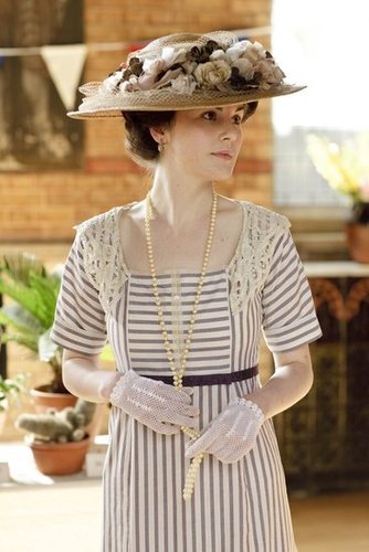 Hats, usually topped with flowers or feathers, were de rigueur during the Edwardian era.
Source: ITV
Hats, usually topped with flowers or feathers, were de rigueur during the Edwardian era.
Source: ITV