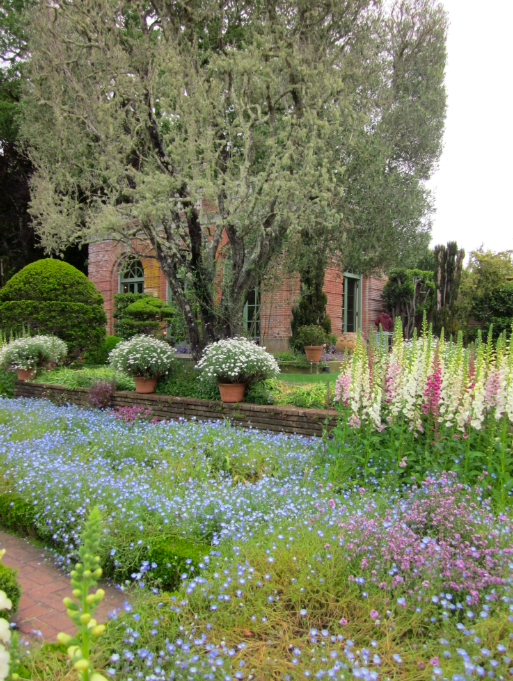strolling in the gardens... strolling in the gardens...