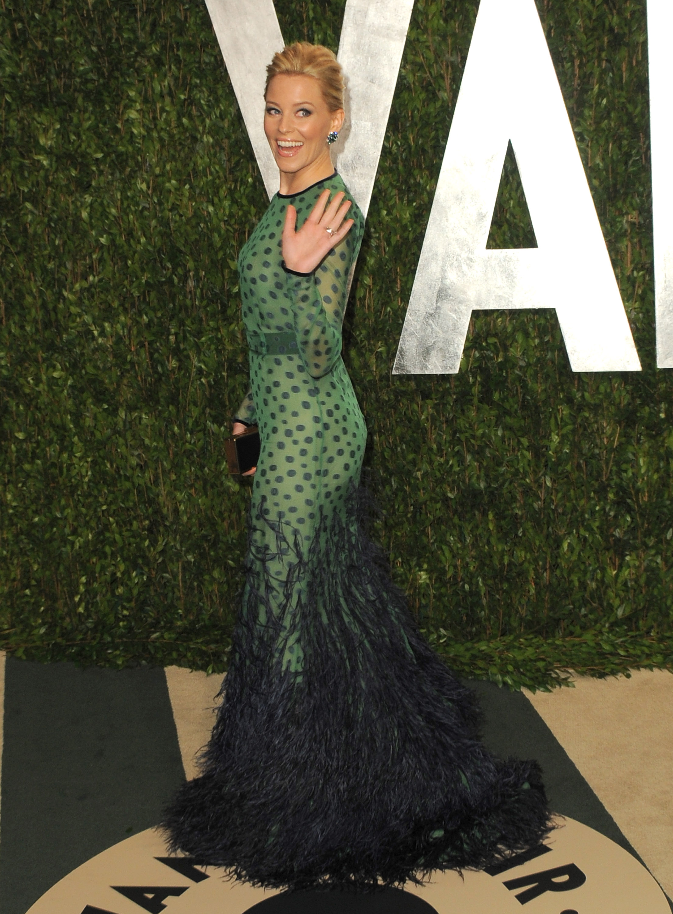 Elizabeth Banks in peacock-inspired Chadwick Bell gown gives a wave on the Vanity Fair carpet. Elizabeth Banks in peacock-inspired Chadwick Bell gown gives a wave on the Vanity Fair carpet.