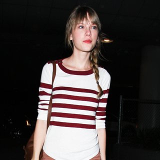 Taylor Swift in Club Monaco at LAX