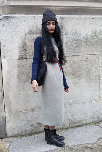 The "grunge" look gets a chic balance with cool boots and a structured beanie.
The "grunge" look gets a chic balance with cool boots and a structured beanie.