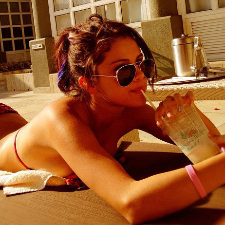 Selena Gomez Bikini Pictures in Florida