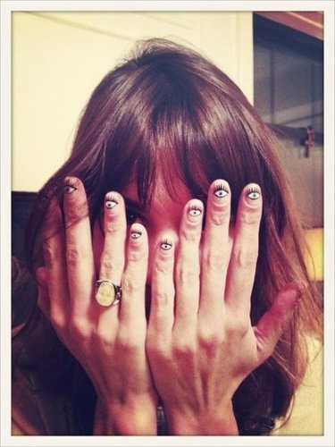 Celebrity Beauty Twitter Pictures from Alessandra Ambrosio, Candice Swanepoel, Lara Bingle & More!