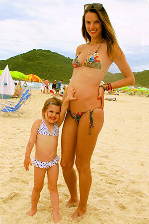 Alessandra Ambrosio shared a picture of herself pregnant and in a bikini on the beach with her daughter Anja.
Source: Twitter user angelalessandra
Alessandra Ambrosio shared a picture of herself pregnant and in a bikini on the beach with her daughter Anja.
Source: Twitter user angelalessandra