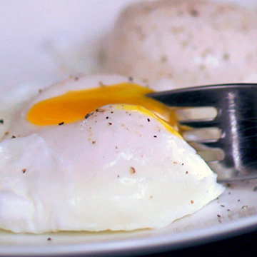 Poaching eggs