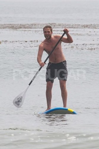 Robert Pattinson went paddleboarding shirtless.
Robert Pattinson went paddleboarding shirtless.