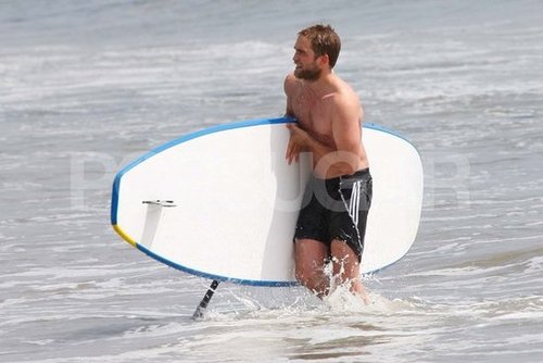 Robert Pattinson went paddleboarding shirtless.
Robert Pattinson went paddleboarding shirtless.