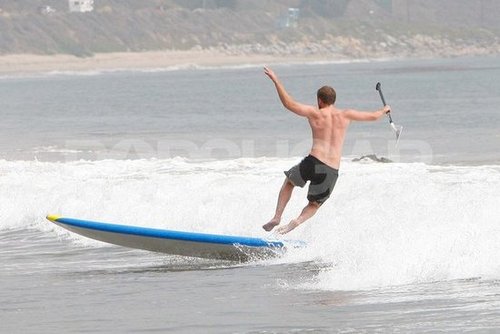 Robert Pattinson fell off his paddleboard.
Robert Pattinson fell off his paddleboard.
