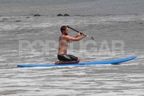 Robert Pattinson went paddleboarding shirtless.
Robert Pattinson went paddleboarding shirtless.