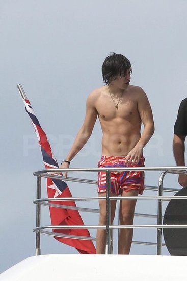 One Direction's Harry Styles showed off his abs while hanging out in 