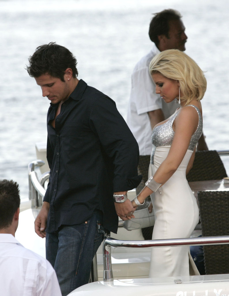 During August 2004, Jessica Simpson and Nick Lachey arrived for the MTV Video Music Awards by boat.
During August 2004, Jessica Simpson and Nick Lachey arrived for the MTV Video Music Awards by boat.