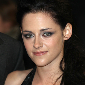 Kristen Stewart Wins BellaSugar's Most Inspirational Award