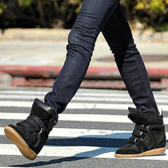 Celebrities in Stylish Sneakers