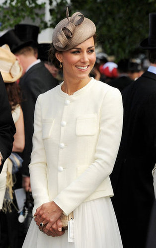 This white Reiss jacket is such a Spring must have.
This white Reiss jacket is such a Spring must have.