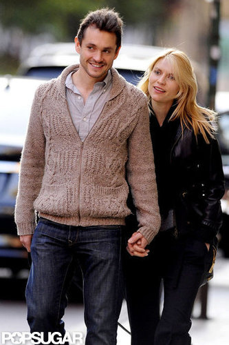 Hugh Dancy and Claire Danes took their dog for a walk in NYC.
Hugh Dancy and Claire Danes took their dog for a walk in NYC.
