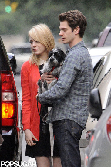 Emma Stone and Andrew Garfield looked sad to say goodbye to her mom after a visit in NYC. Emma Stone and Andrew Garfield looked sad to say goodbye to her mom after a visit in NYC.
