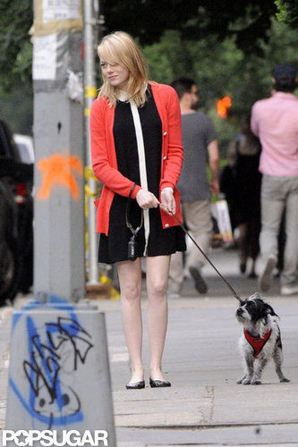 Emma Stone and her dog bid farewell to her mom after a visit in NYC.
Emma Stone and her dog bid farewell to her mom after a visit in NYC.