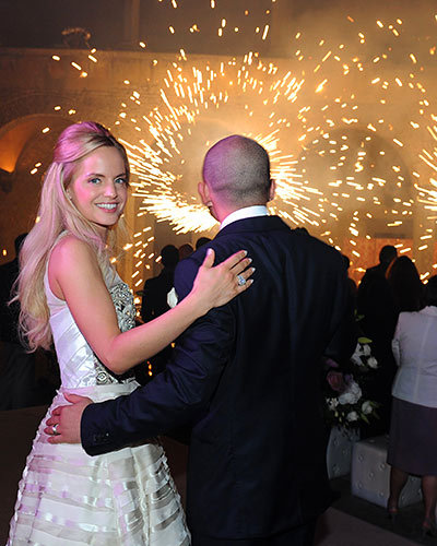 Simone Sestito and Mena Suvari Put on a Show