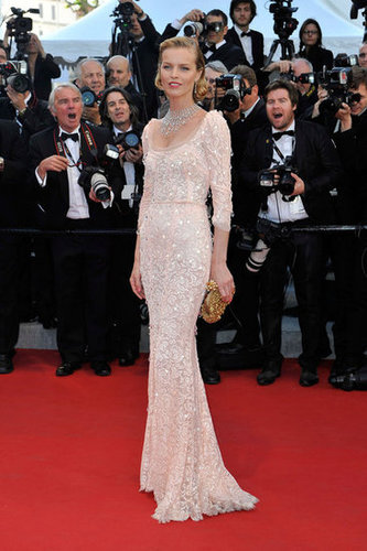 Eva Herzigova wore a pink lace Dolce & Gabbana gown enhanced by pretty crystal droplets.
Eva Herzigova wore a pink lace Dolce & Gabbana gown enhanced by pretty crystal droplets.