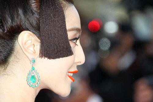 Fan Bingbing's emerald drop earrings were the most glamorous kind of detail.
Fan Bingbing's emerald drop earrings were the most glamorous kind of detail.