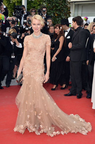Wow, Naomi nailed ethereal elegance in this gauzy, nude Marchesa gown and Chopard collar necklace at the Madagascar 3 premiere.
Wow, Naomi nailed ethereal elegance in this gauzy, nude Marchesa gown and Chopard collar necklace at the Madagascar 3 premiere.