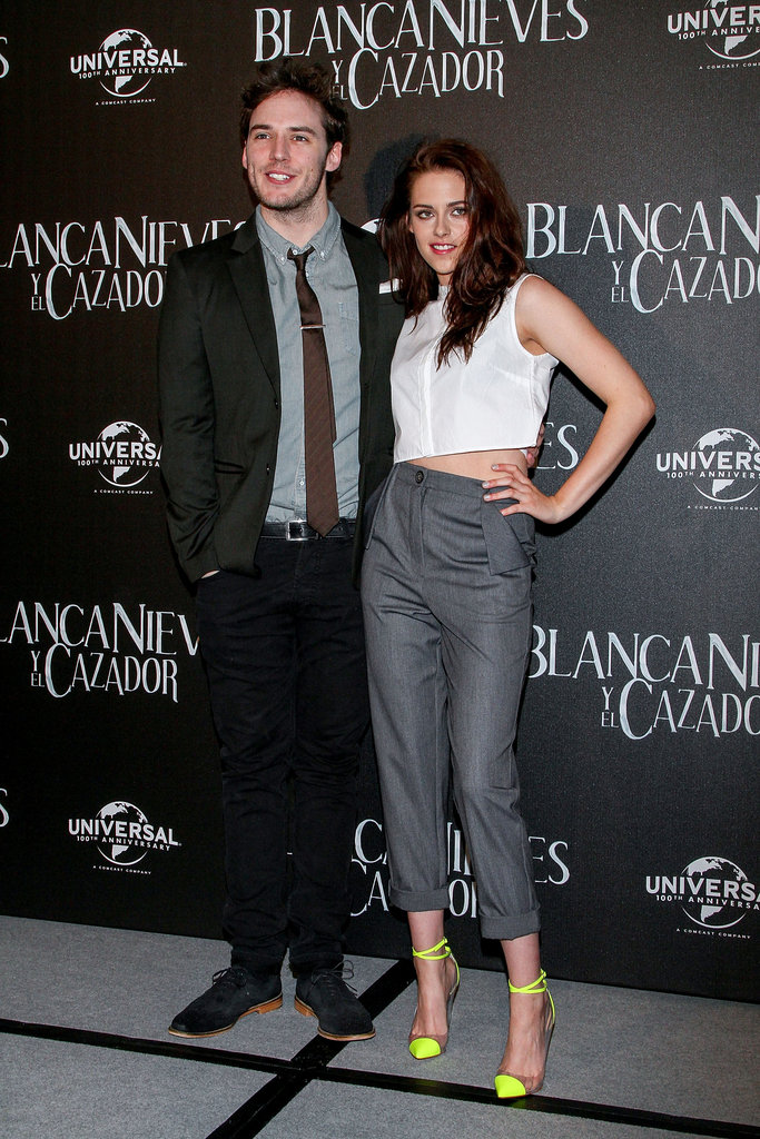 Kristen Stewart Shows Midriff in Mexico City For SWATH Kristen Stewart Shows Midriff in Mexico City For SWATH